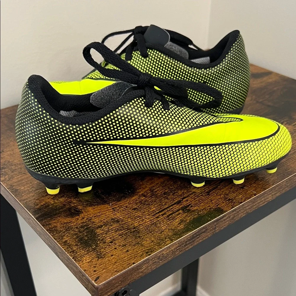 Nike Neon Yellow and Black Bravata Li Firm Ground Soccer Cleats